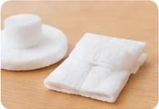 ガーゼとコットンを準備するイメージ